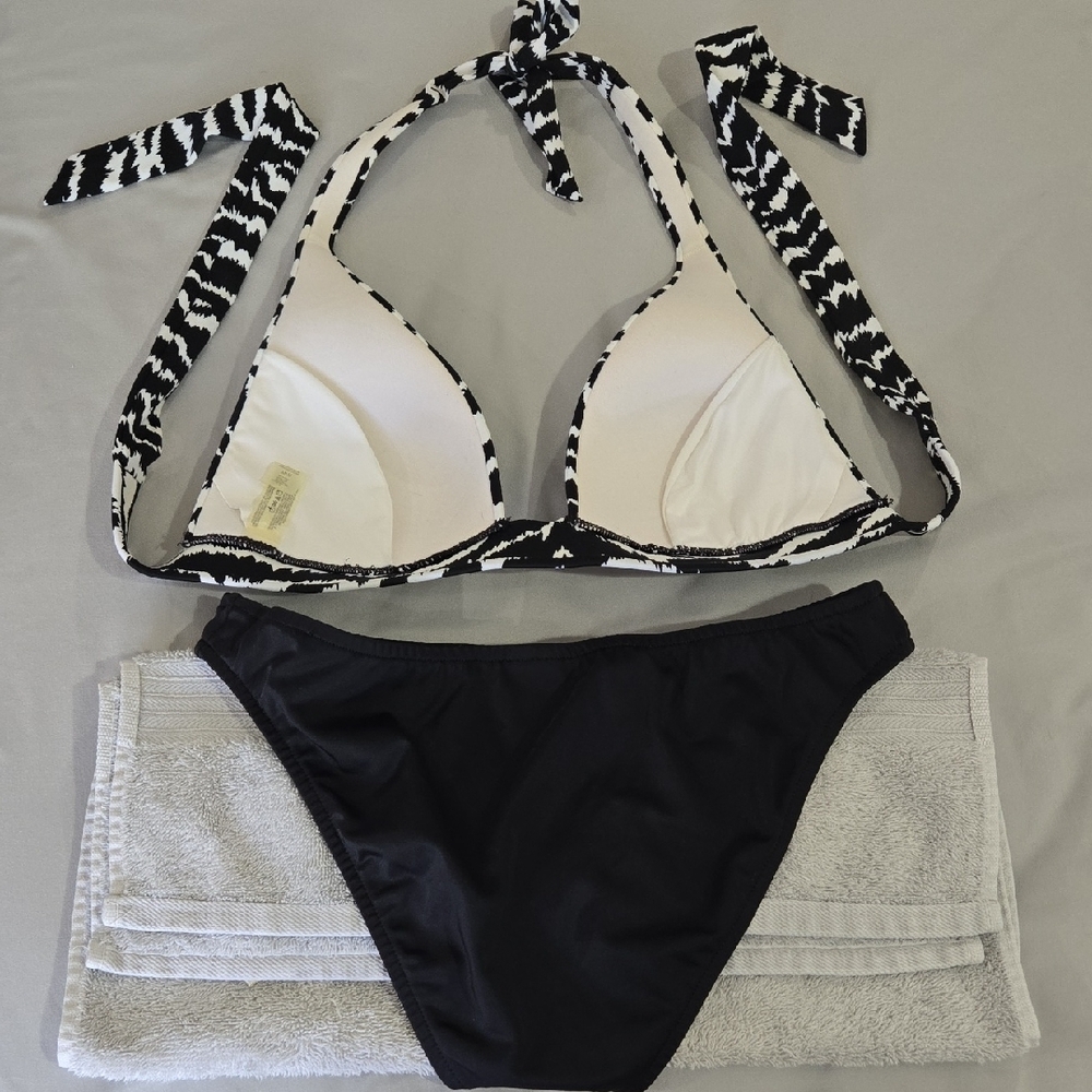 Victoria's Secret Black and White Zebra Bikini Top With Venus Black Bottoms - Picture 2 of 6